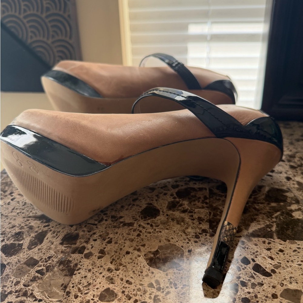 Jessica Simpson Tan and Black with Snakeskin detail Peep Toe Heels Never worn! - Picture 5 of 6